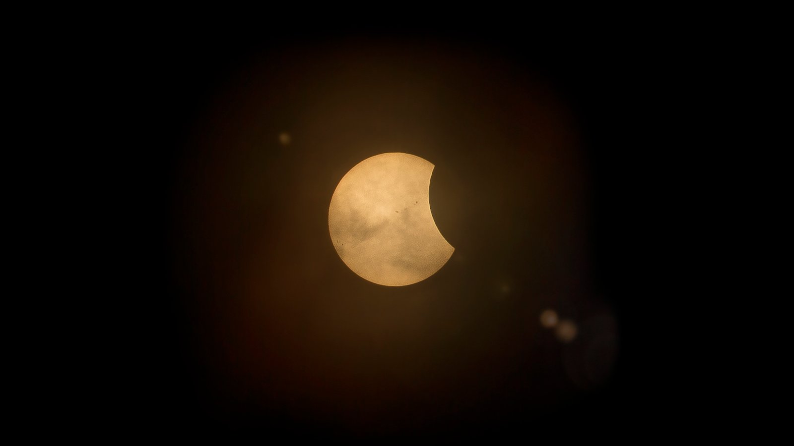 Partial lunar eclipse live stream